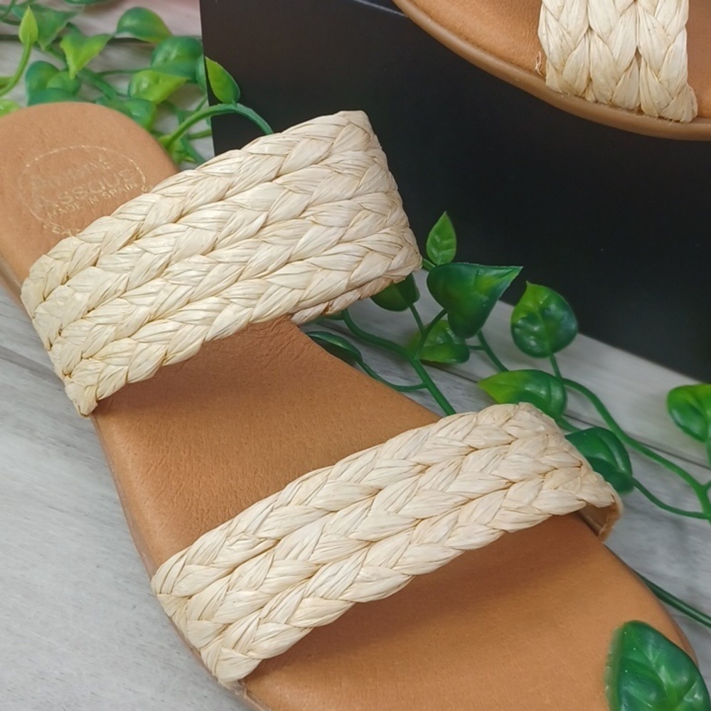 Andre Assous Featherweights Raffia Sandal NWOB